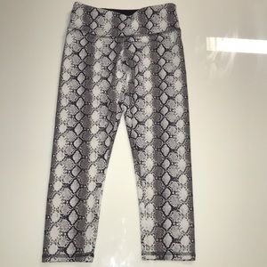 Strut This Black Gray Snakeskin Cropped Leggings